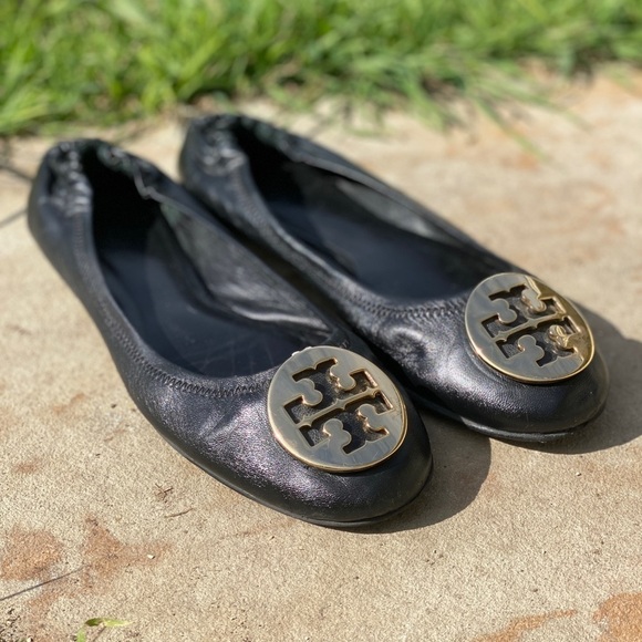 Tory Burch ballet flats with gold tone medallion on round toes size 8 - Picture 1 of 9
